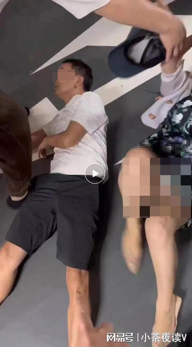 扒美女衣服游戏小说_扒美女衣服游戏小视频_扒美女衣服小游戏