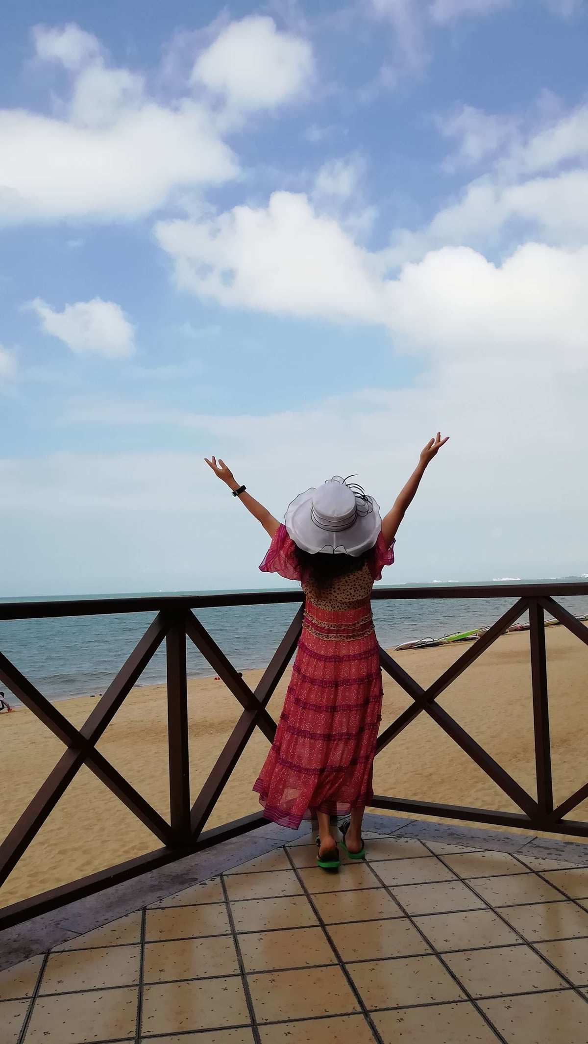 海边女孩_海边女孩图片背影大全唯美_海边女孩头像