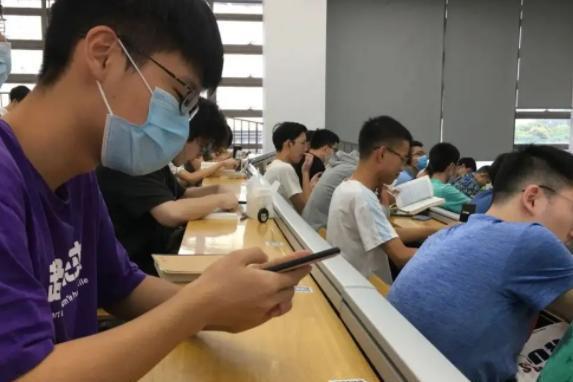 手机玩游戏多长时间合适_怎么才能长时间玩游戏手机_手机玩游戏有时间限制怎么办