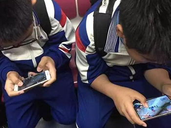 教玩手机游戏孩子玩好吗_教玩手机游戏孩子学什么好_孩子玩手机游戏怎么教