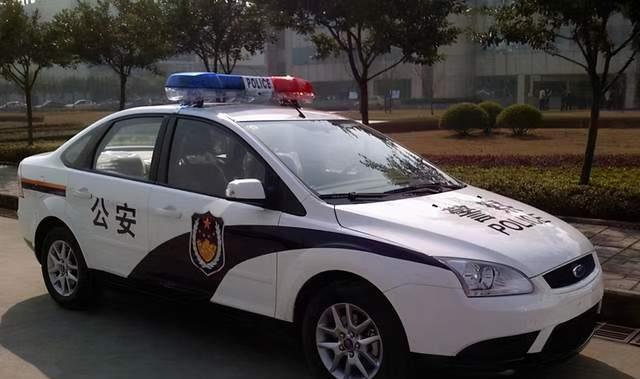 开警车小游戏_能开警车的手机游戏_警察开车送手机游戏破解版