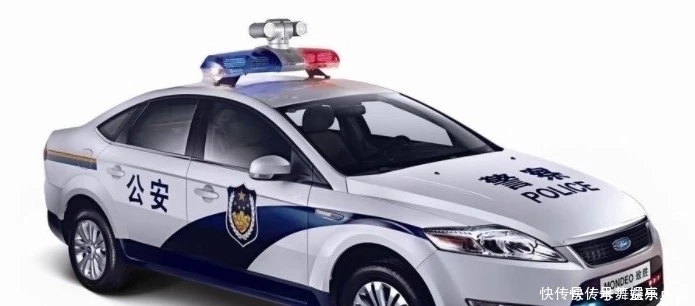 能开警车的手机游戏_开警车小游戏_警察开车送手机游戏破解版