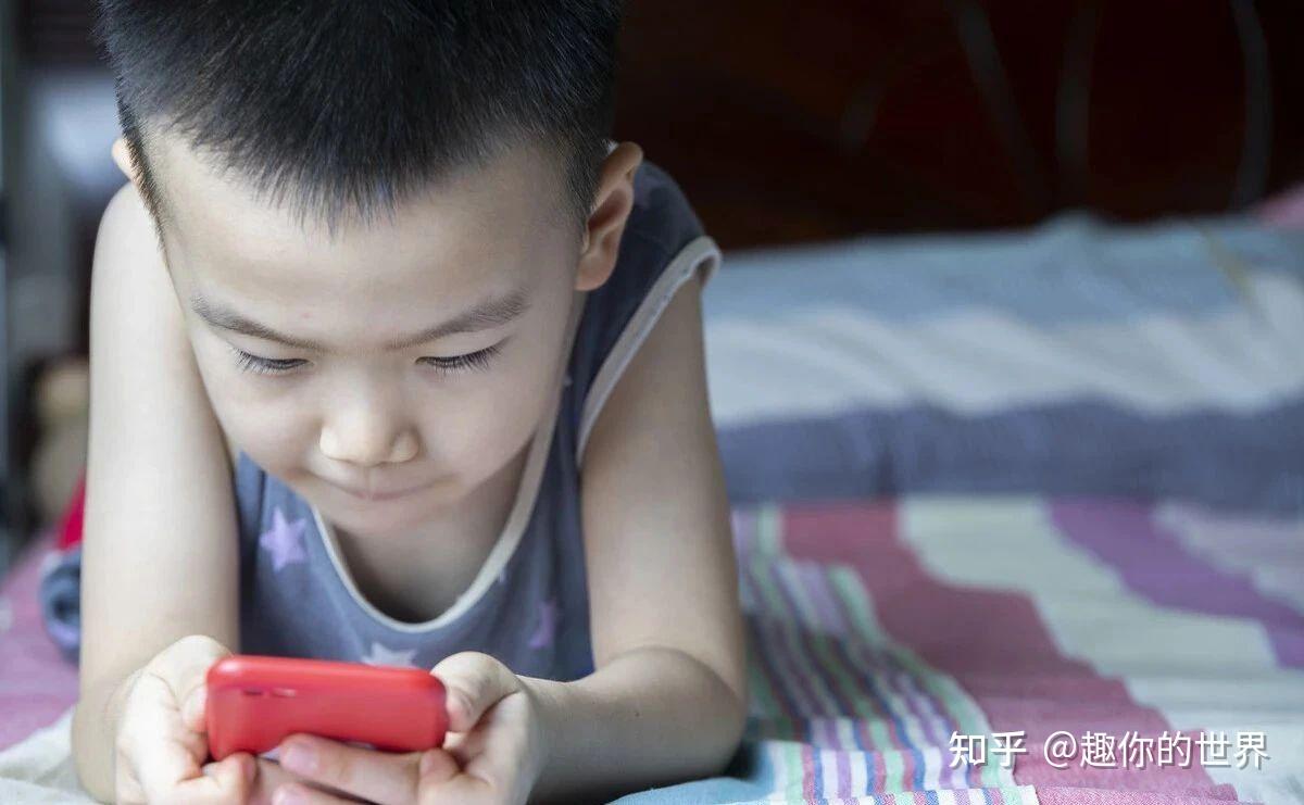 孩子玩游戏的文案_与孩子玩手机游戏文案_小孩打游戏的文案