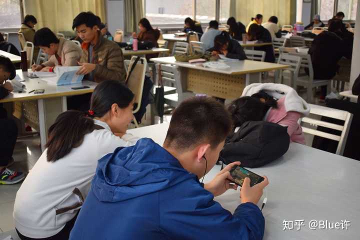 能外面说话玩手机游戏吗_能外面说话玩手机游戏的软件_在外面玩手机游戏不能说话