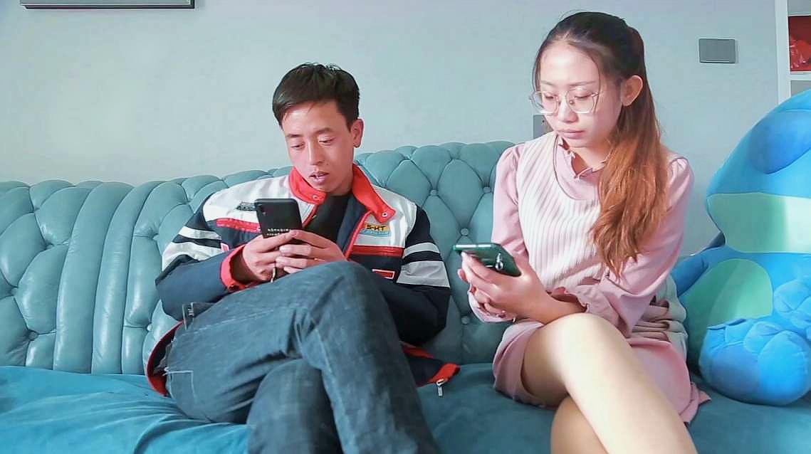 姐弟玩手机打游戏视频说说_姐弟俩玩游戏_视频姐弟说说玩打手机游戏的话
