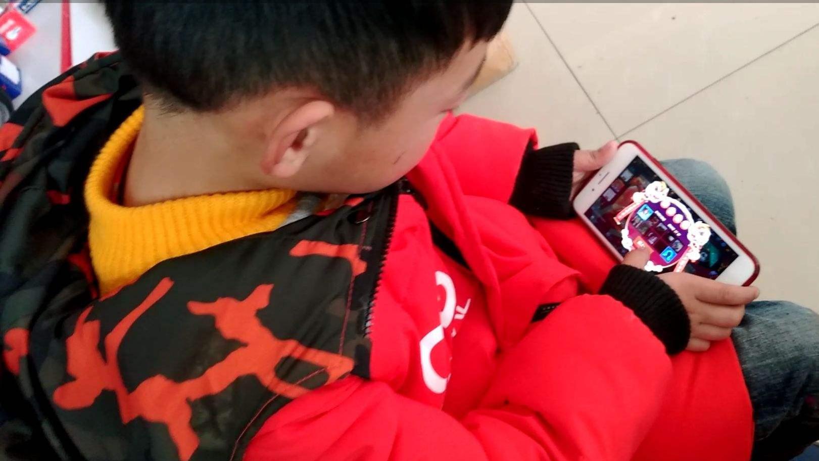 孩子手机老是跳出小游戏_手机老是弹出小游戏怎么办_手机自动跳出游戏