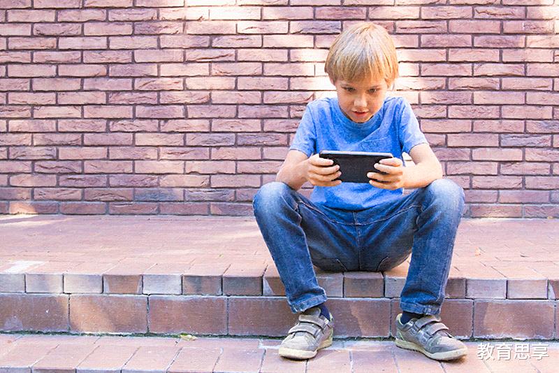 如何防止孩子用手机玩游戏_怎么防止孩子不看手机游戏_防止手机看游戏孩子玩的软件