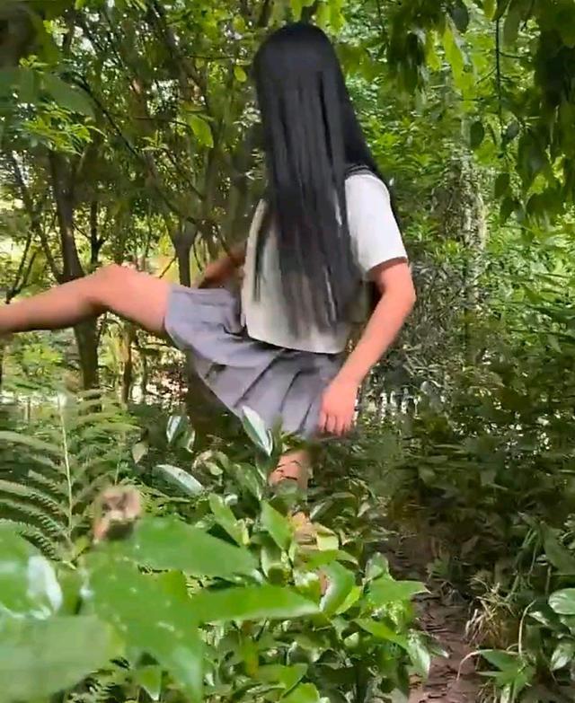 摔男友女友玩手机游戏违法吗_摔男友女友玩手机游戏视频_男友玩游戏女友摔手机了