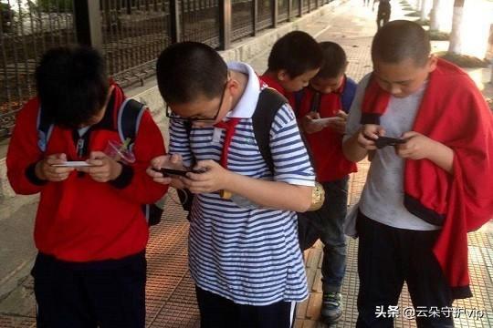 孩子手机游戏成瘾教育学校_学生游戏成瘾_游戏成瘾少年