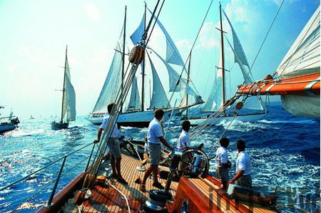 在海岛之间开船接客买船的游戏,游戏背景介绍(图2) 在海岛之间开船接客买船的游戏,游戏背景介绍(图2)