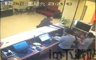 砸比特币小伙子砸饭店(图9) 砸比特币小伙子砸饭店(图9)