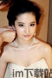 刘亦菲隆胸,美丽背后的秘密(图3) 刘亦菲隆胸,美丽背后的秘密(图3)